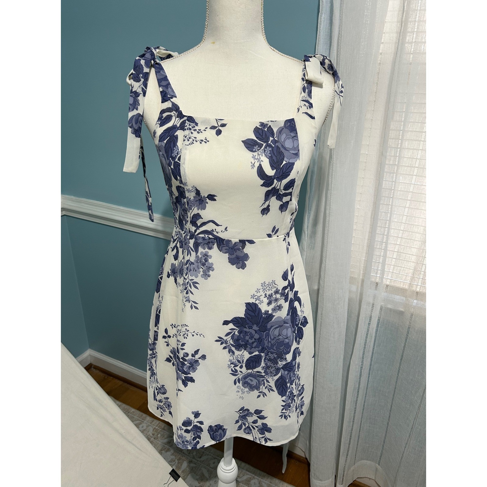 Sunday Up Blue Floral Tie Shoulder Smocked Back Mini Dress White Womens Size M
