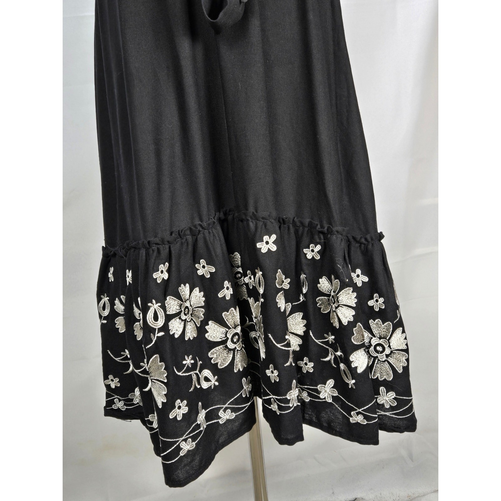 Women’s Cactus + Pearl Small NWT Black Embroidered Midi Dress Scalloped Boho
