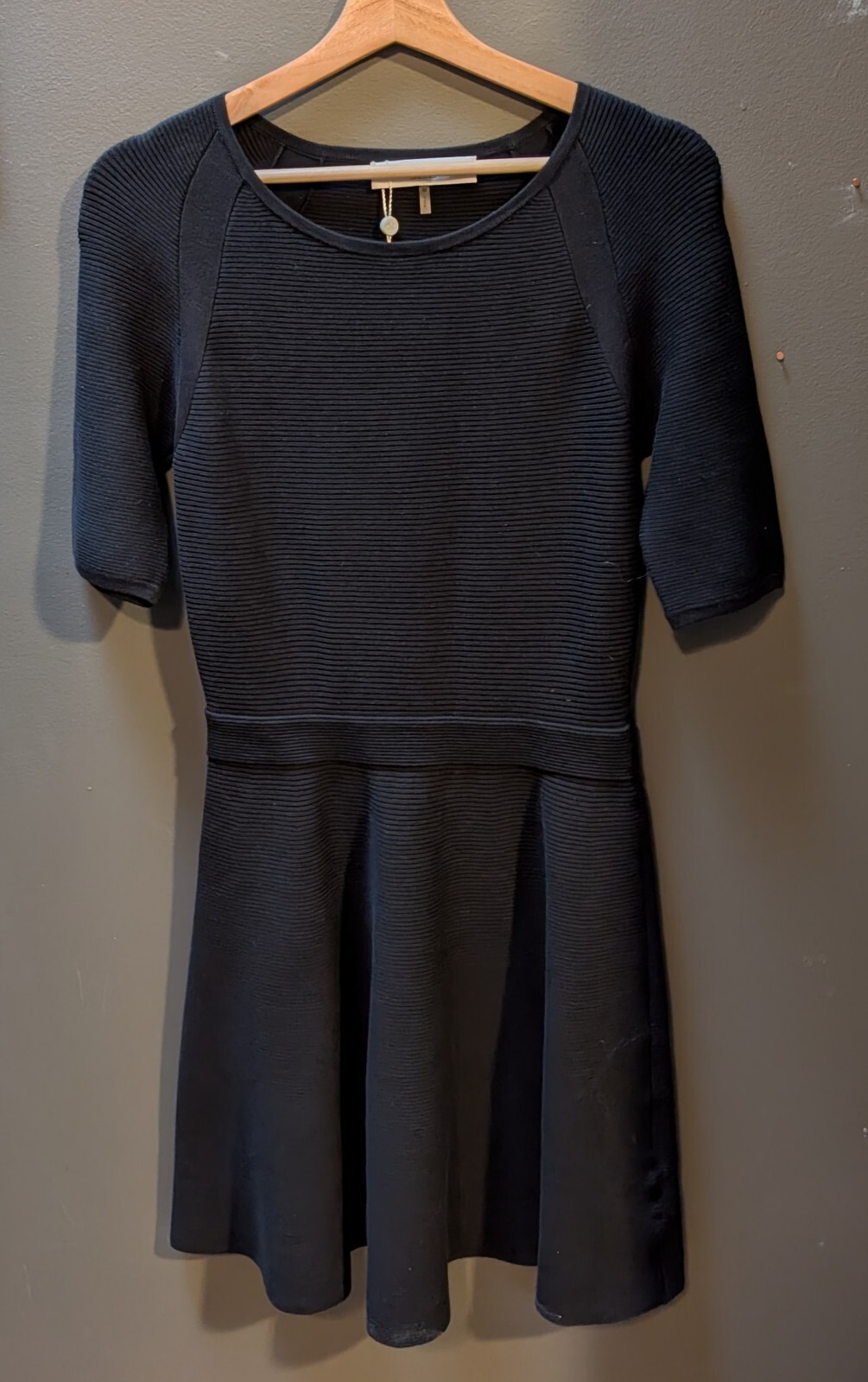 Trina Turk Women’s Short Sleeve Black Ribbed Sweate Mini Dress Size Medium – NWT