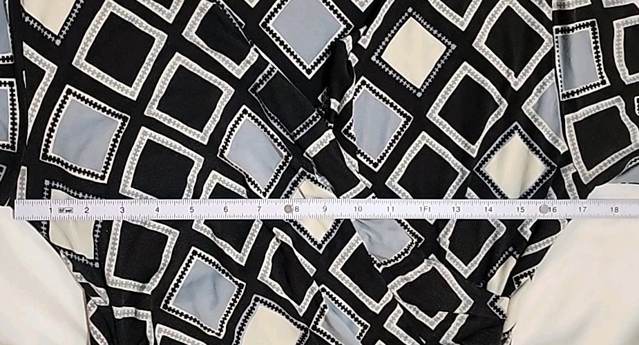 Hatley Faux Wrap Dress size Medium Geometric Print Navy Blue Stretch R1