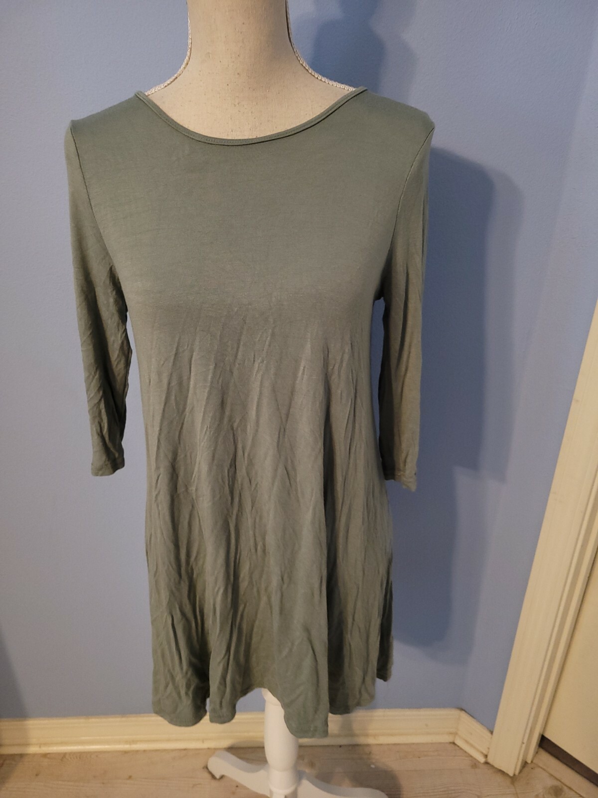 Rue21 Size Medium Dress Womens Solid Green Round Neck Shift