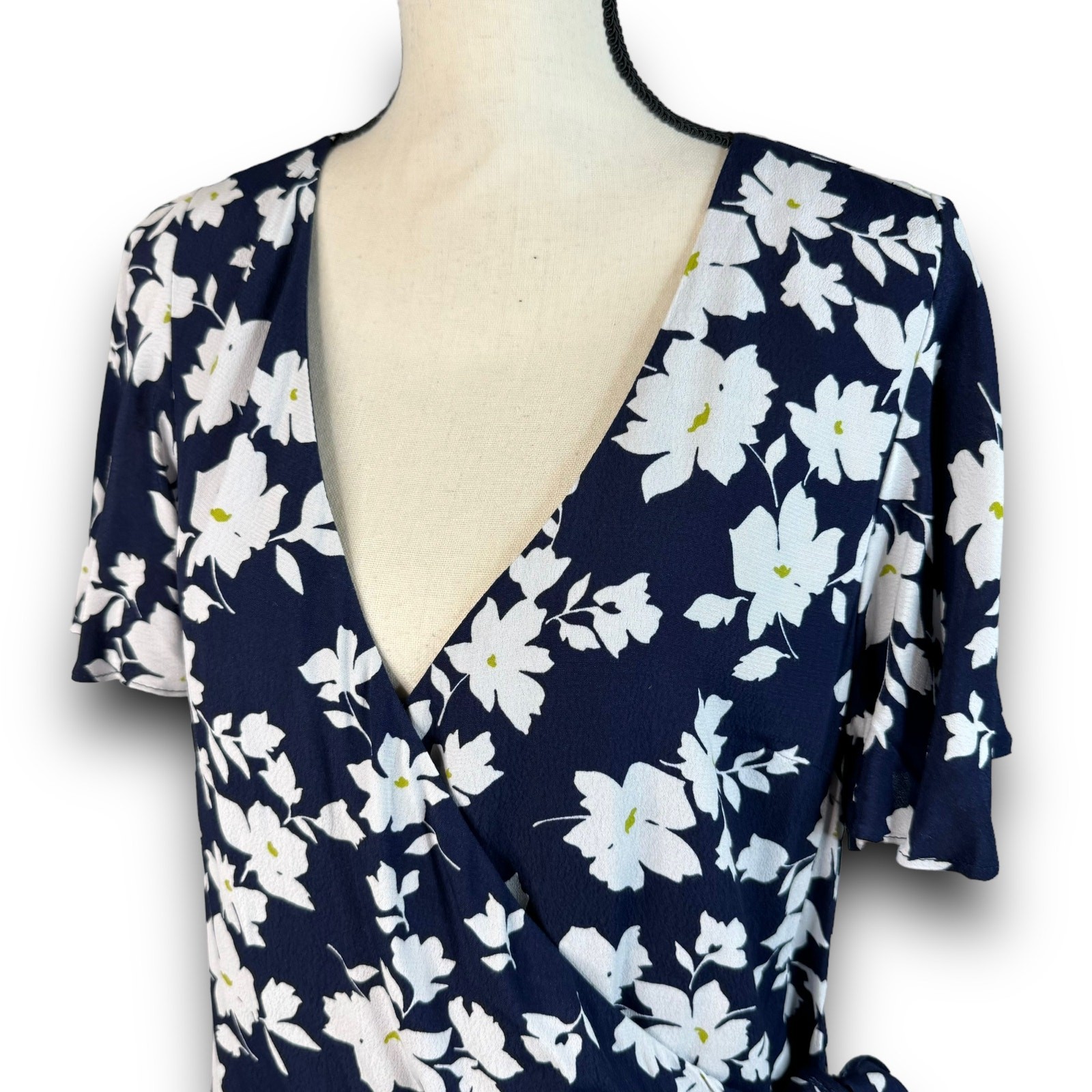 Blue Floral Wrap Mini Dress Vneck Short Sleeve Spring Summer Size Medium