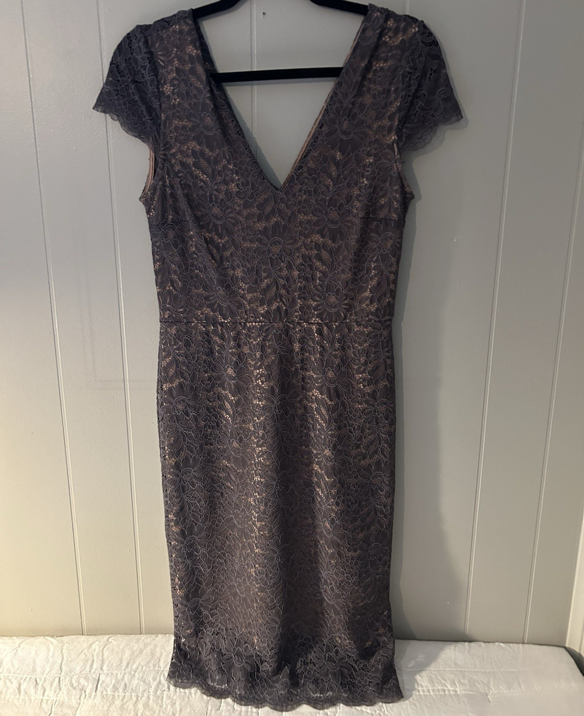 H&M Women’s Gray Floral Lace Sheath Dress V-Neck Cap Sleeve Knee Length 8