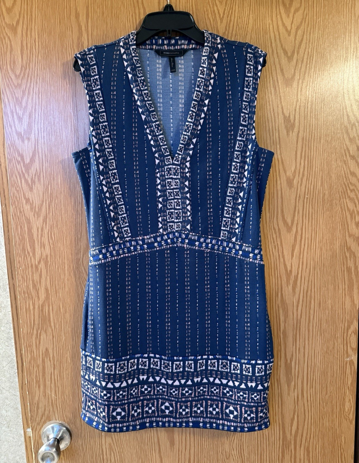 BCBGMAXAZRIA Women’s XXS Blue/White/Pink Geometric Knit Stretch V-Neck Mini