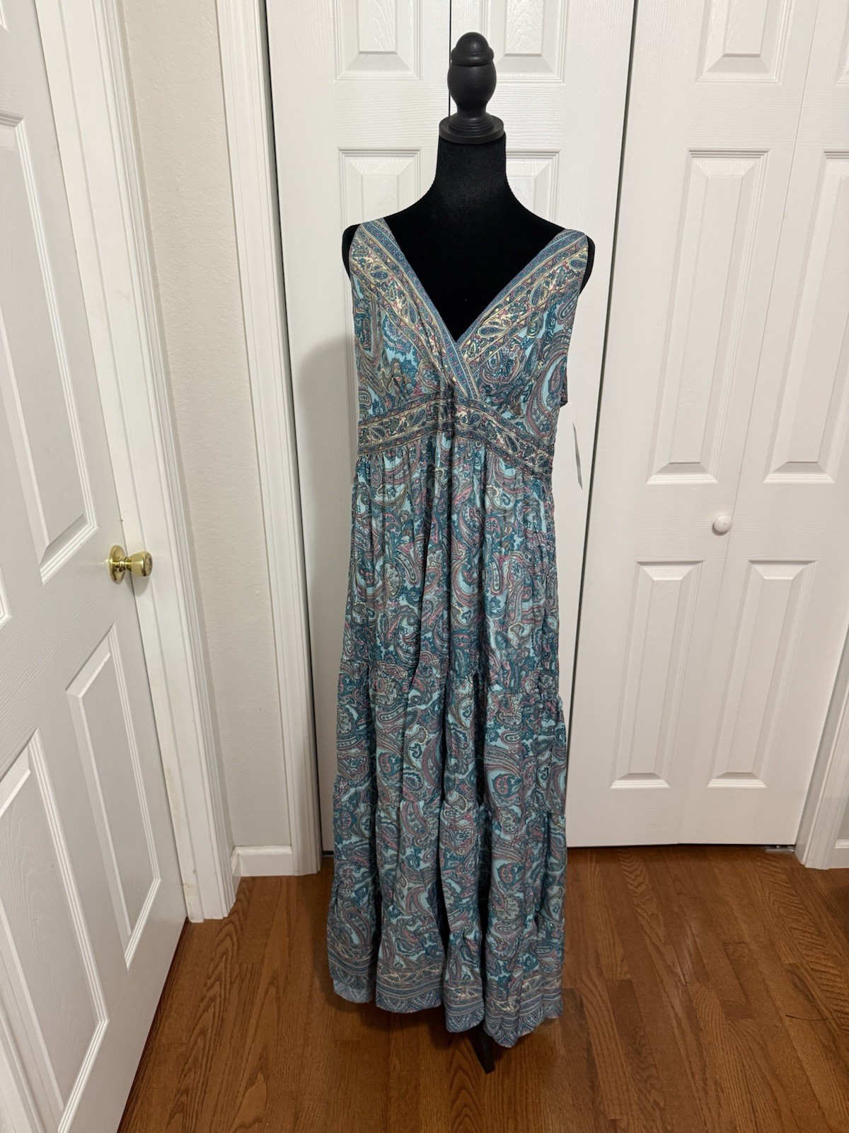 White Wave Maxi Dress Paisley Blue Pink Gold V-Neck Adjustable Straps Long L