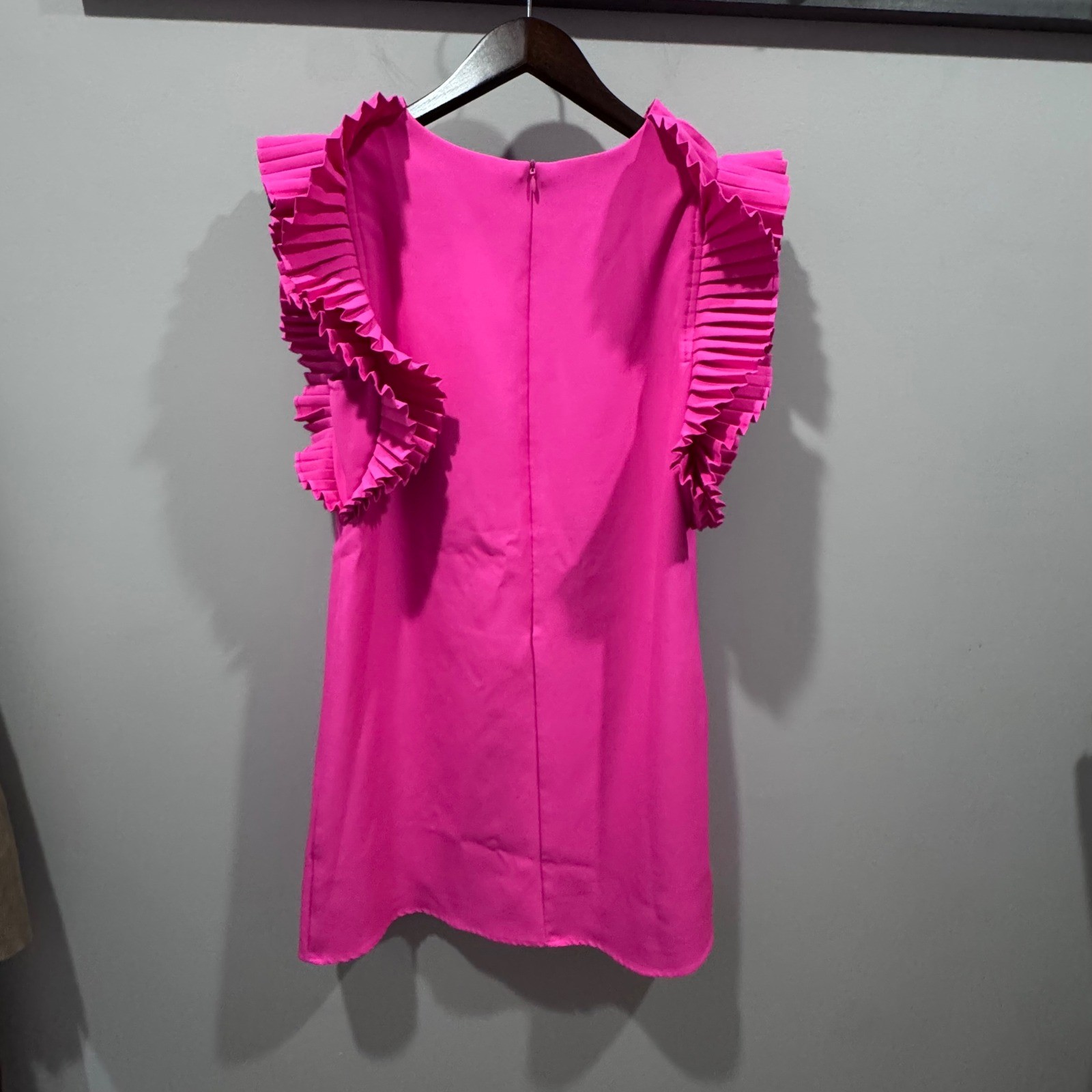 GLAM Ruffle Sleeve Mini Dress Womens Medium Hot Pink EUC Pleated Shift Lined