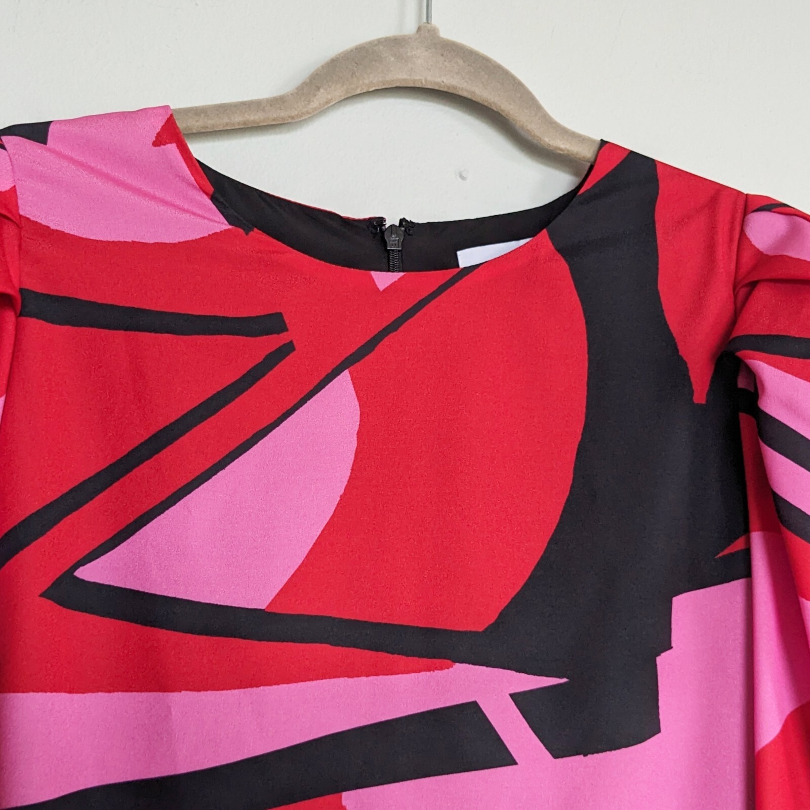 ONE33 SOCIAL GEO-PRINTED BALLOON SLEEVE SHIFT DRESS IN RED SIZE 6
