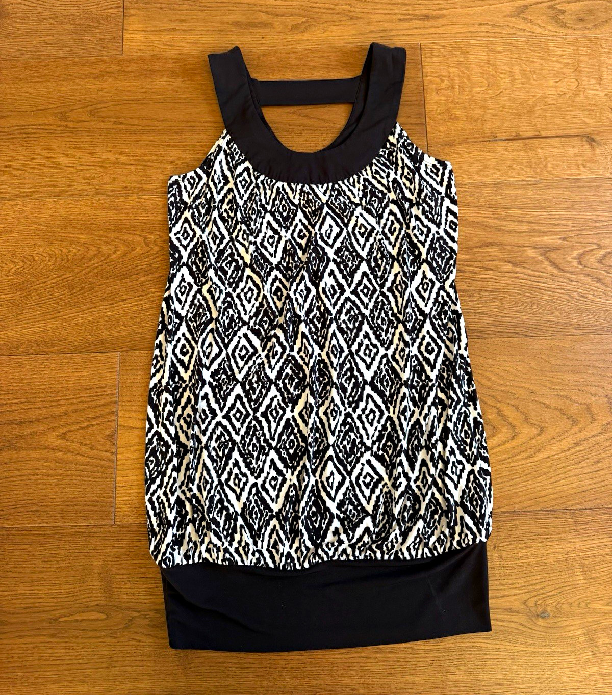 IZ Byer California Black White Geometric Scoop Neck Shift Dress Sleeveless M