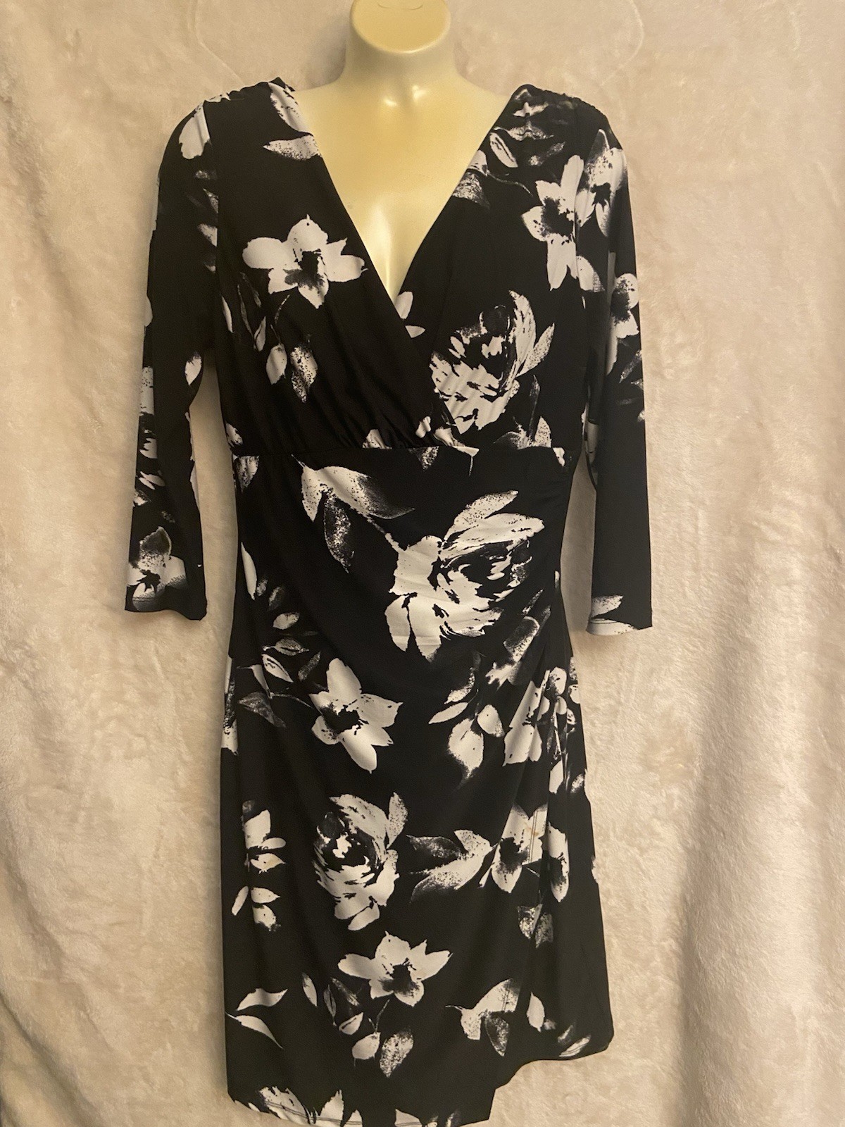 Catherine Malandrino Women’s S Black/White Floral V-Neck 3/4 Sleeve Knee Wrap