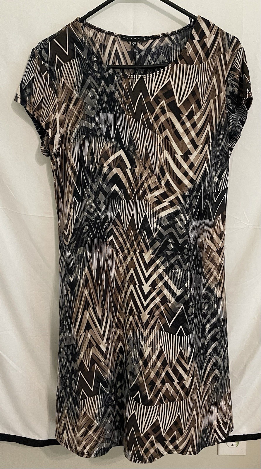 Tiana B. Women’s Shift Dress Black/Brown Geometric Round Neck Jersey L
