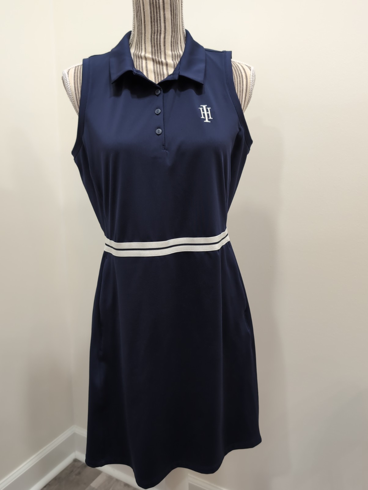 Under Armour Golf/Athletic Dress Navy and White Size Large Preppy Coquettish