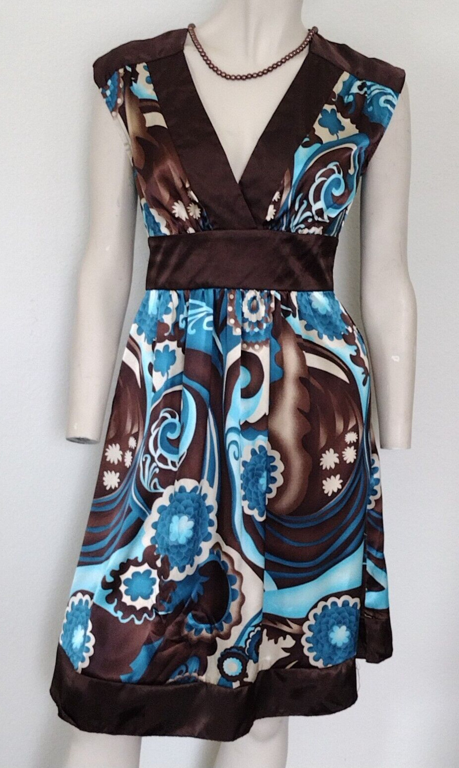 Woman A. Byer SATIN KNEE PULLOVER DRESS W/BACK TIE BELT Size 9 V-Neck Sleeveless