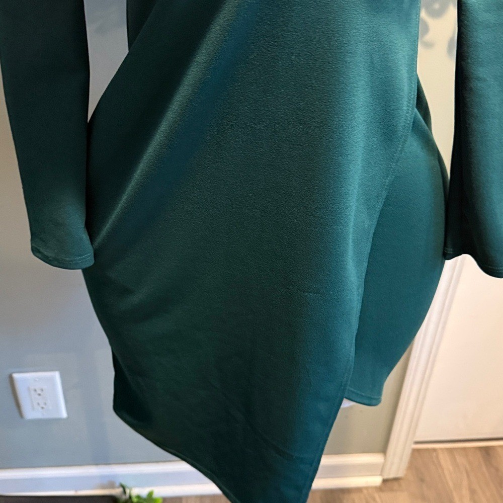 Make it Hot Green Long Sleeve Plunge V-Neck Cocktail Dress