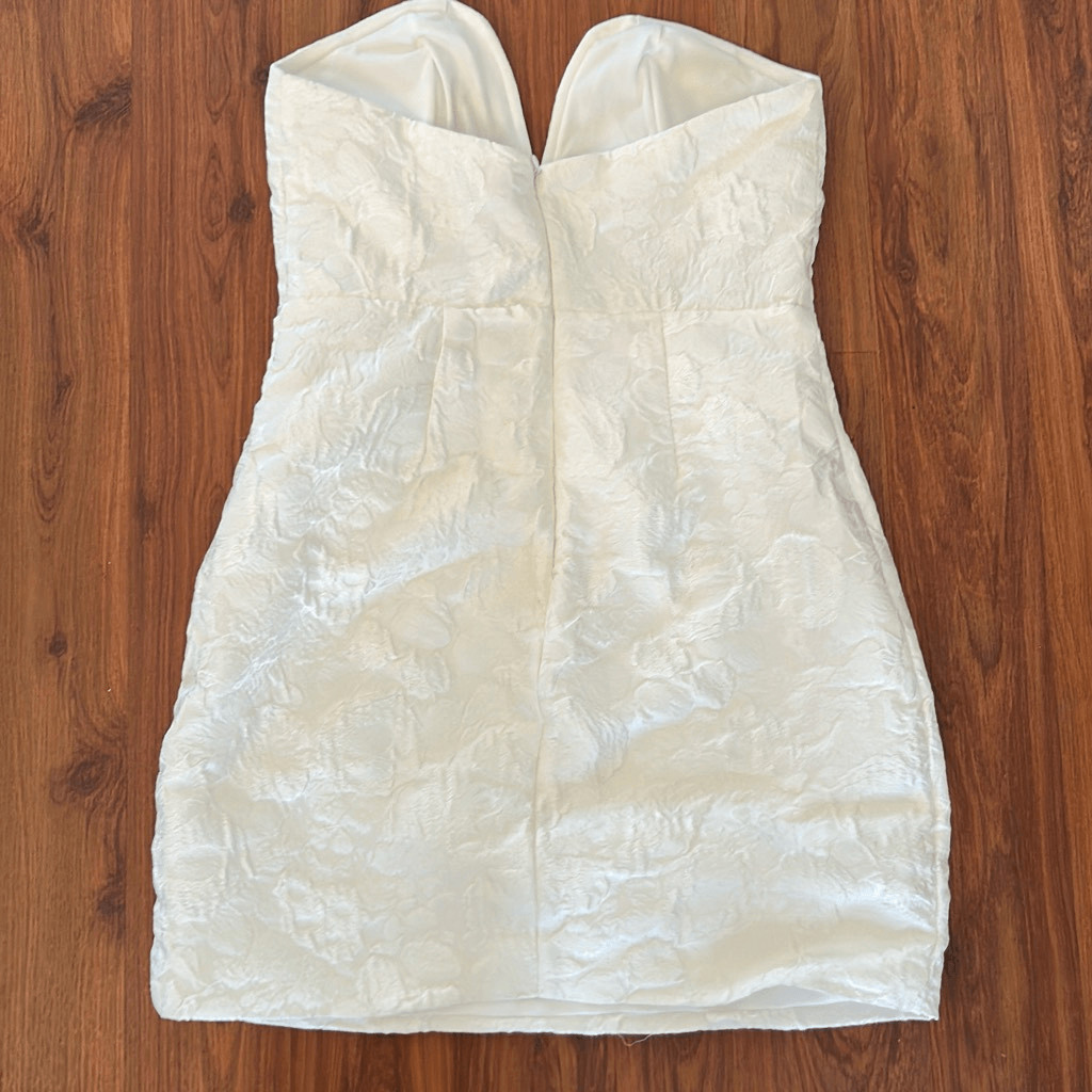 Lulus white textured plisse strapless mini dress plunging V size S