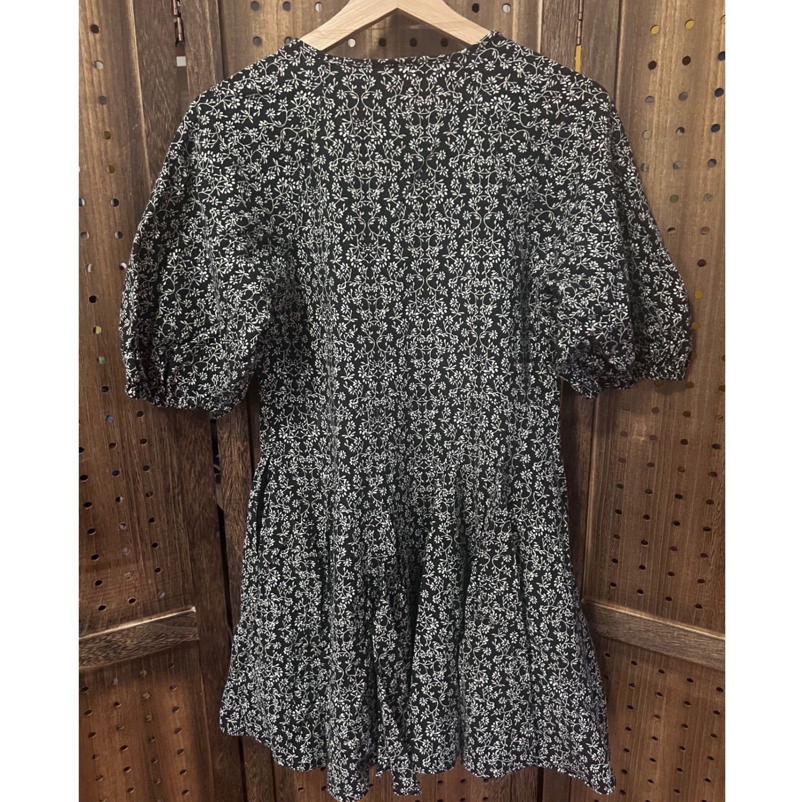 Universal Thread Linen-like Black White V Neck Dress Floral Size XS cottagecore