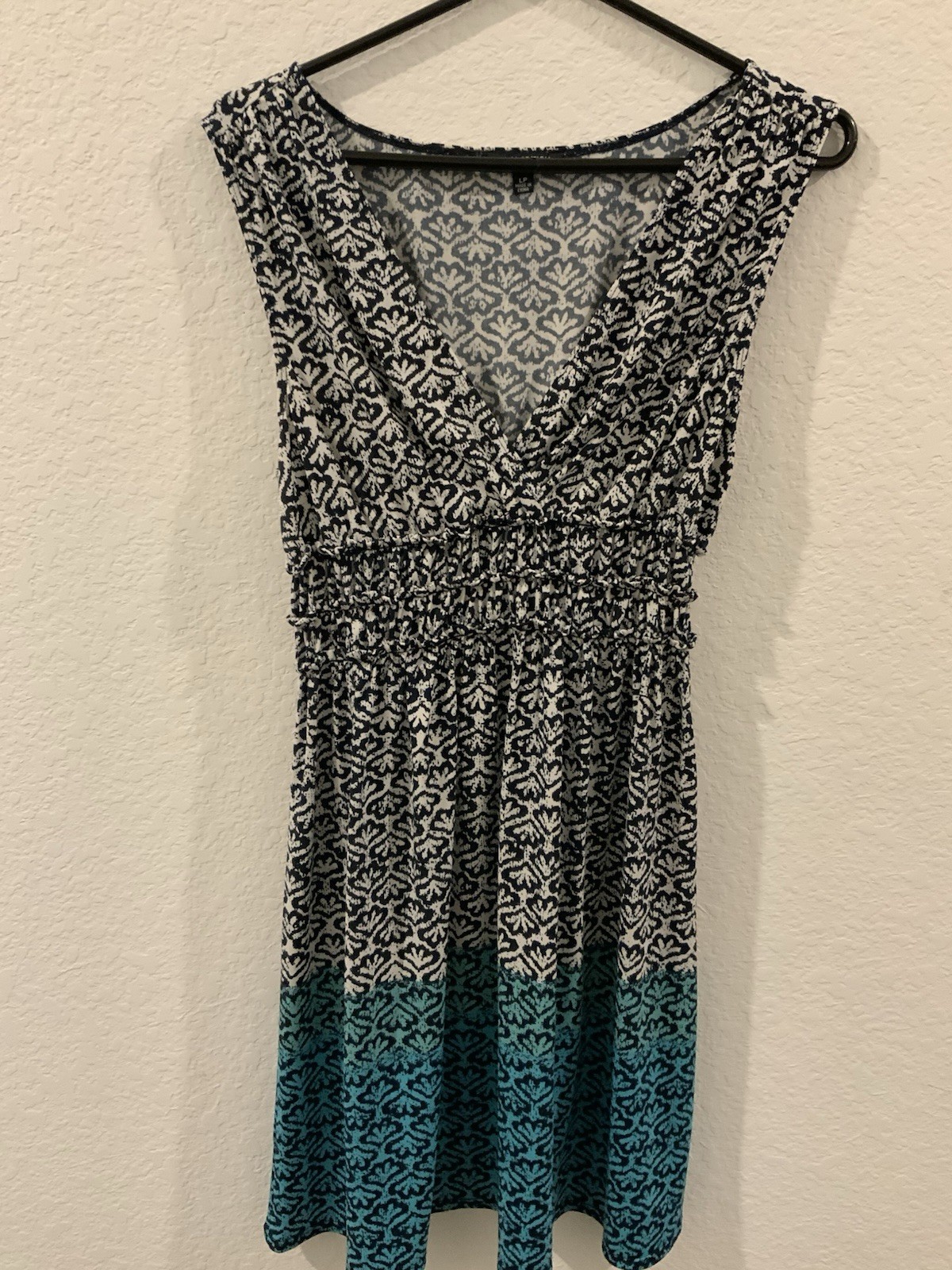 Max Edition Women’s Turquoise and Navy Seashell Print V neck fit and flare LP