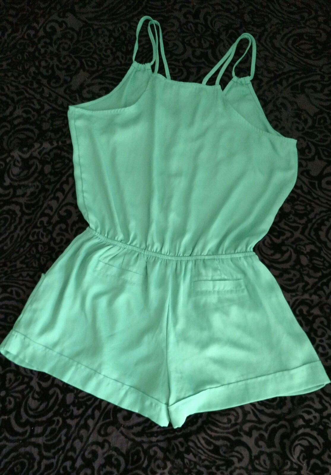 DOUBLE ZERO womans Large green Romper 2 front pockets 100% poyester