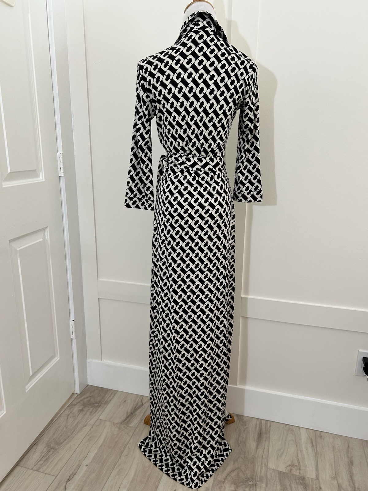 Size 2 4 DVF Diane von Furstenberg Iconic ABIGAIL Chain Link Wrap Maxi Dress