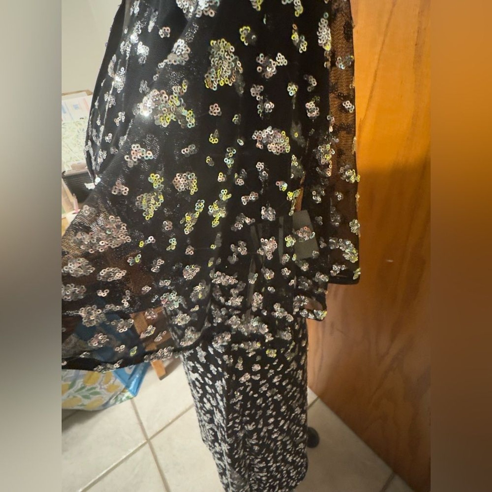 NWT KENSIE Sequin flutter sleeve midi dress size 2