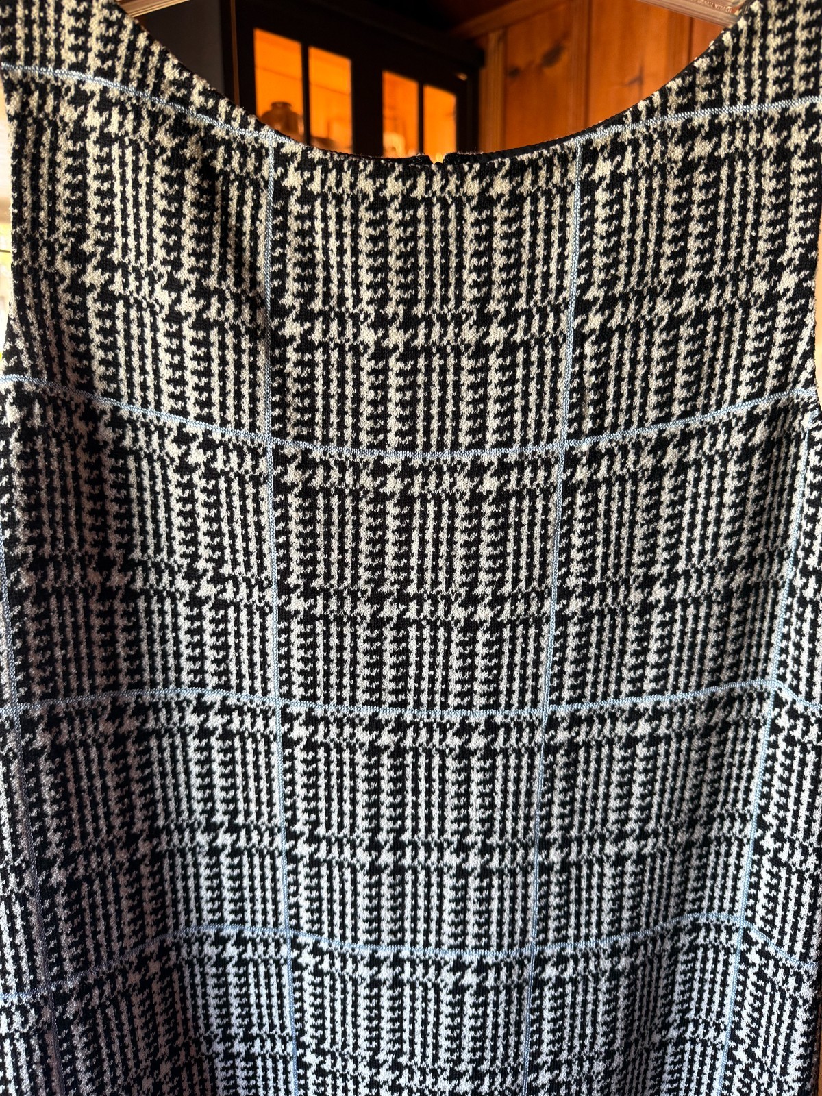 St. John Tweed Plaid in white black blue Sleeveless Sheath US Sz L Charity DS31