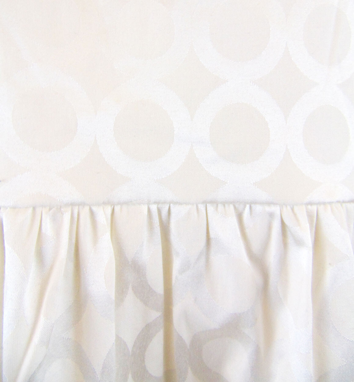 Kensie – Ivory Shiny Circle Pattern Open Back Dress – Size L (NEW)