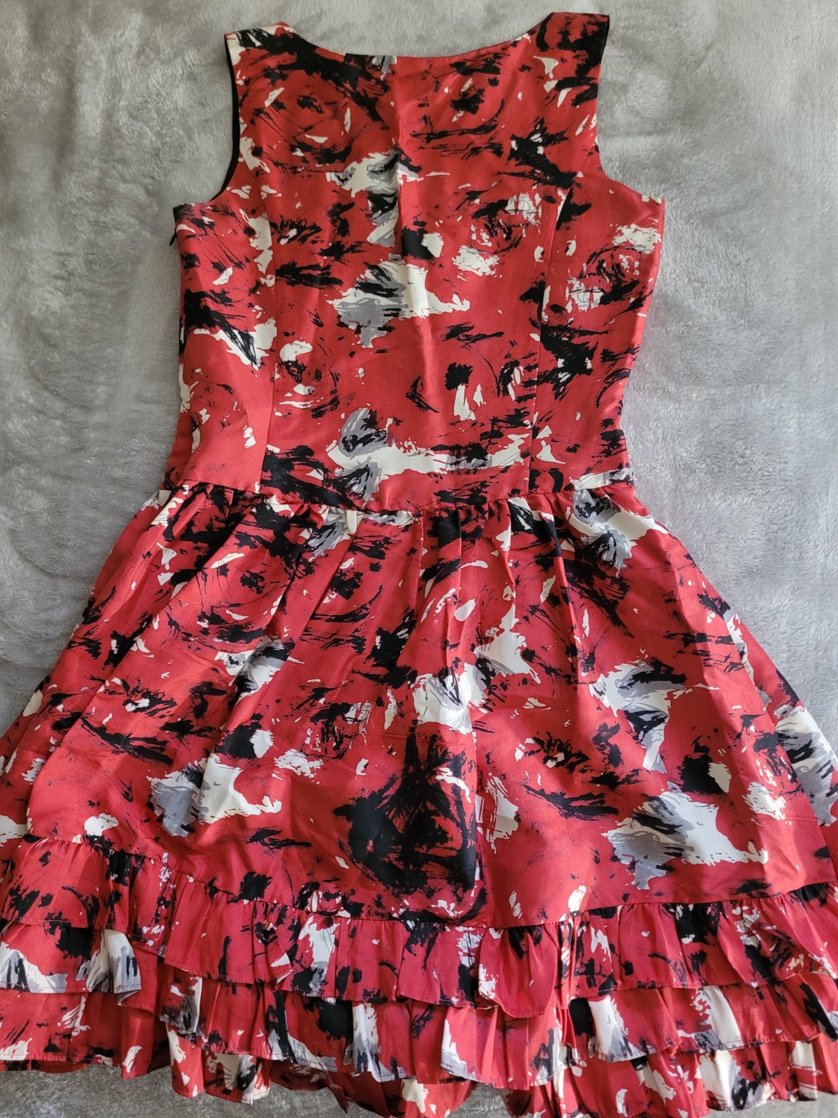 Kensie Women’s Red/Black/White Abstract Fit & Flare V-Neck Ruffle Sz 4