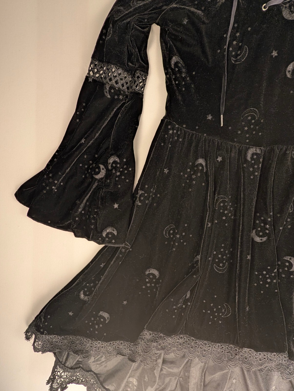 Spirit Halloween Celestial Coven Black Velvet Hooded Dress Moon & Stars M