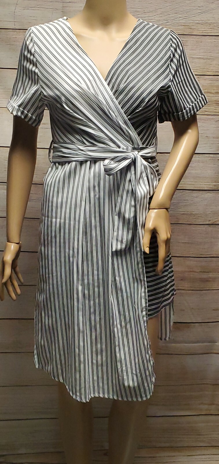 NWT VERY J M WHITE GRAY STRIPE V-NECK SURPLICE CUFFED HI-LOW BELTED BOHO DRESS