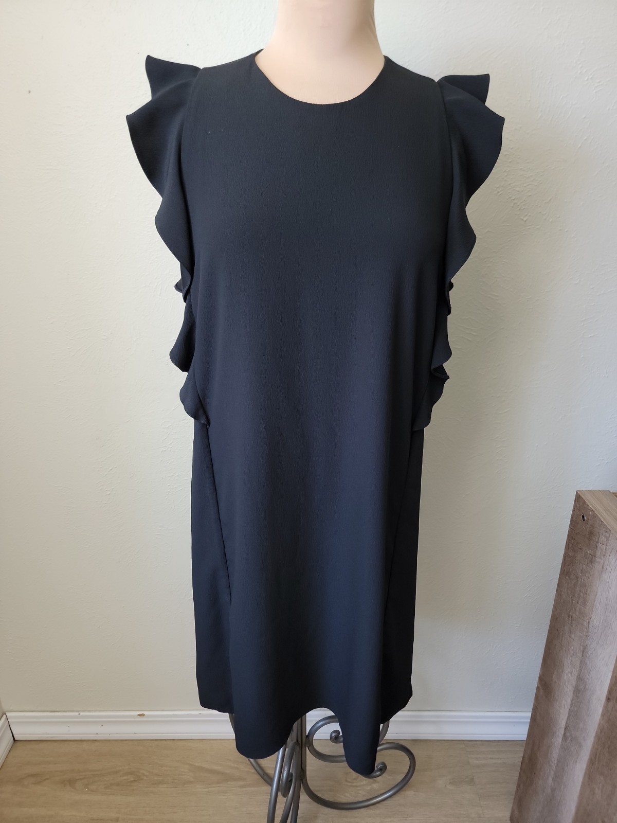 Carven Black Flutter Sleeve Crepe Shift Dress Size EU 38 Medium 6/8 Designer