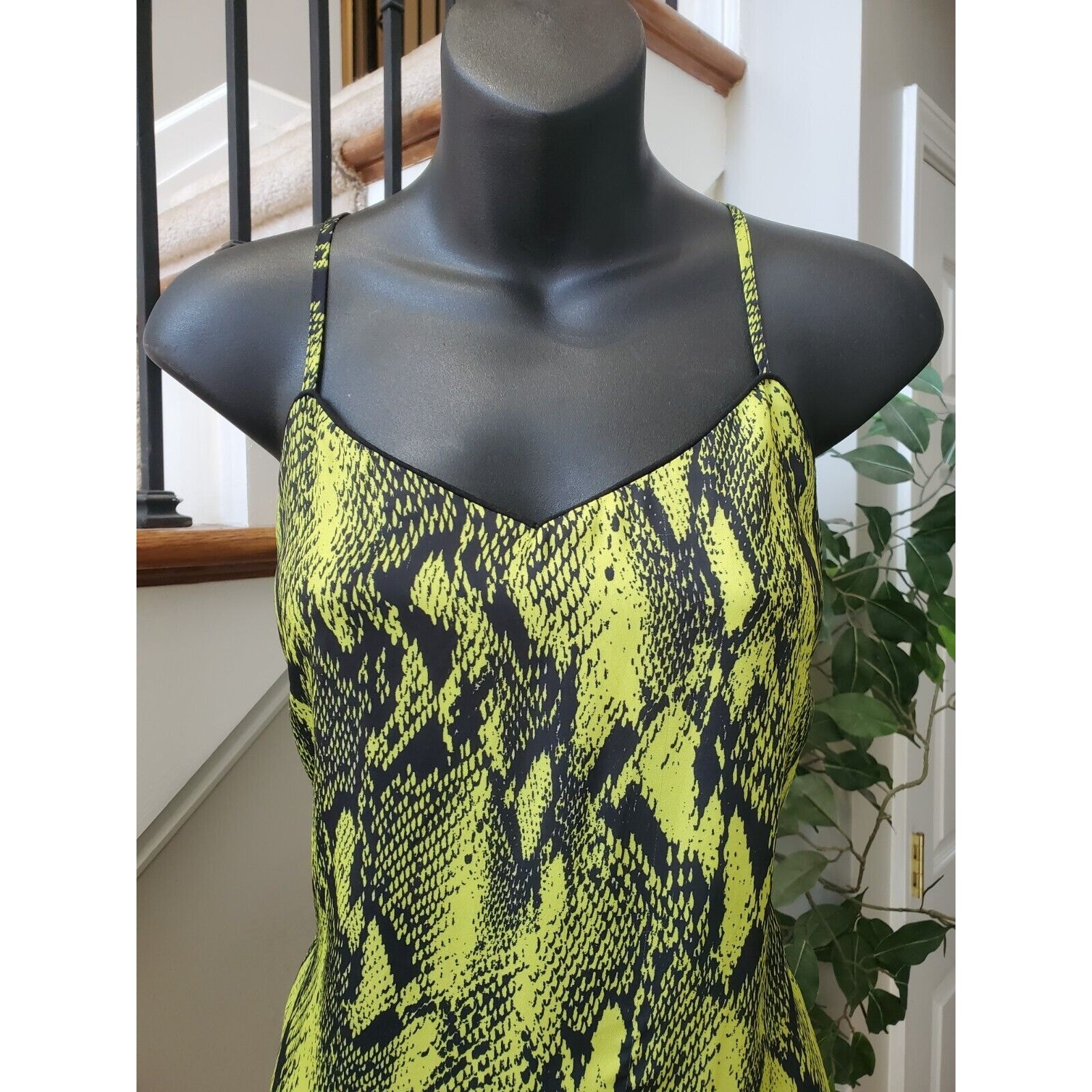 Sans Souci Green Snake Print Polyester V-Neck Sleeveless Knee Length Dress Large