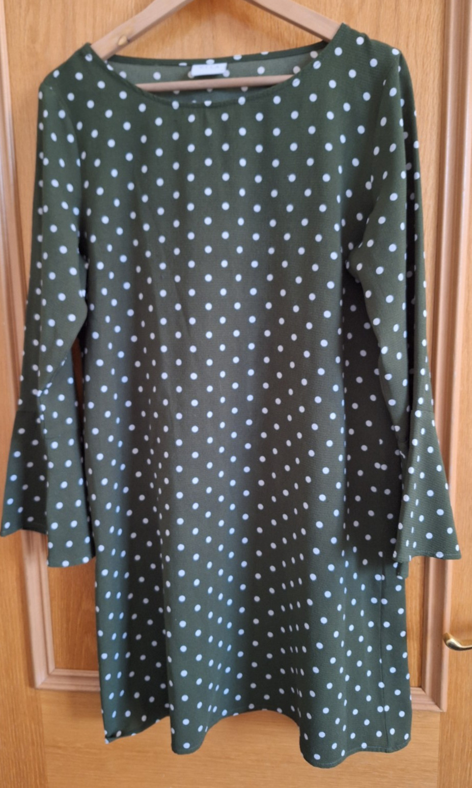 VILA SIZE 42 (14) GREEN POLKA DOT LONG SLEEVED DRESS