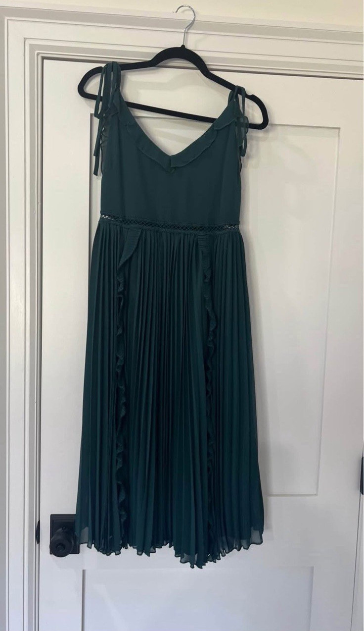 Lulus Green V-Neck Strappy Sleeveless Pleated A-Line Midi Dress M
