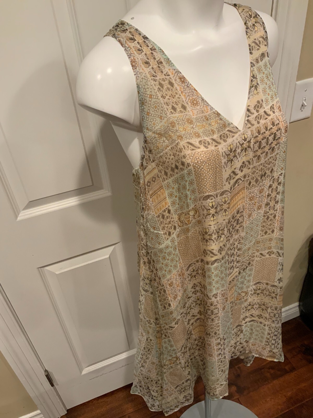 Massimo Dutti Tan V-Neck Trapeze Dress w/ Paisley Print, Size 6