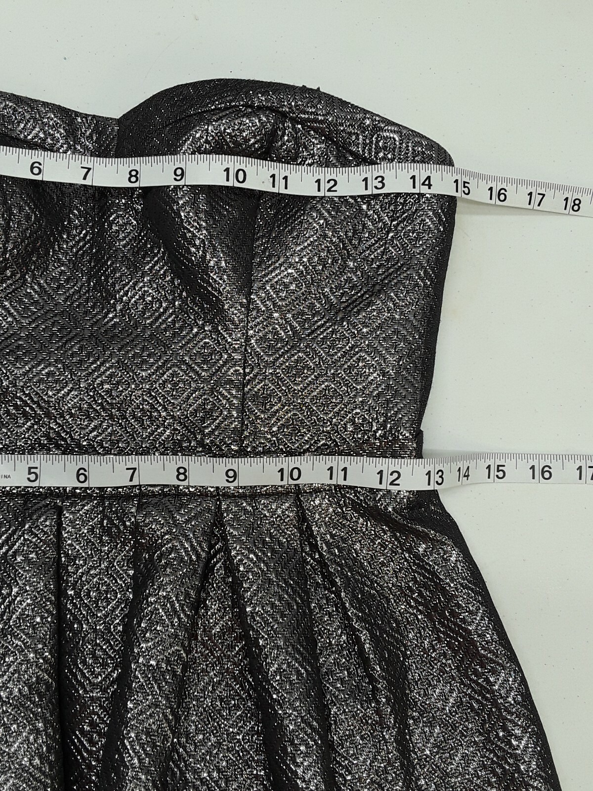 GUESS Gold Silver Metallic Strapless Cocktail Party Dress Sz 2 Stretch Pleated