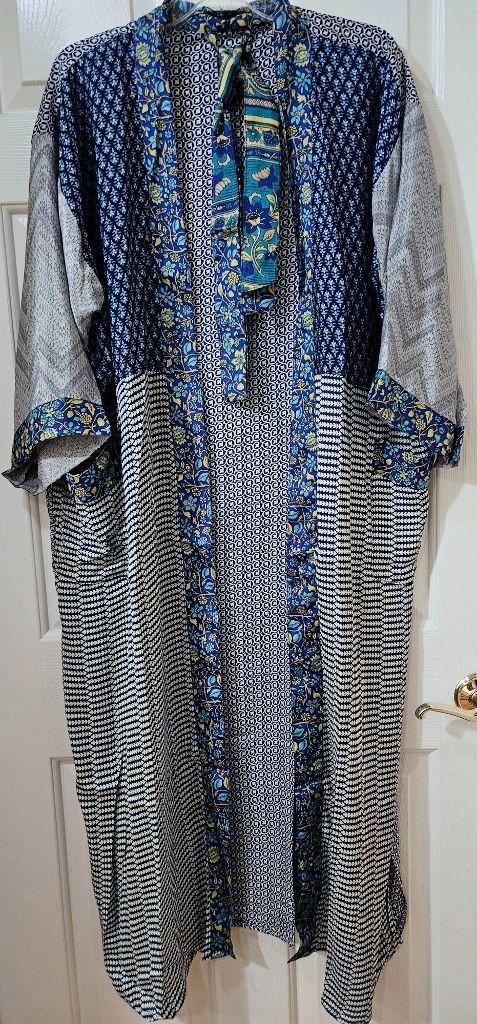 Art Silk Kimono Robe~ Women’s One Size~ Kimono w/Tie~Floral,Leaves~Navy Blue~NEW