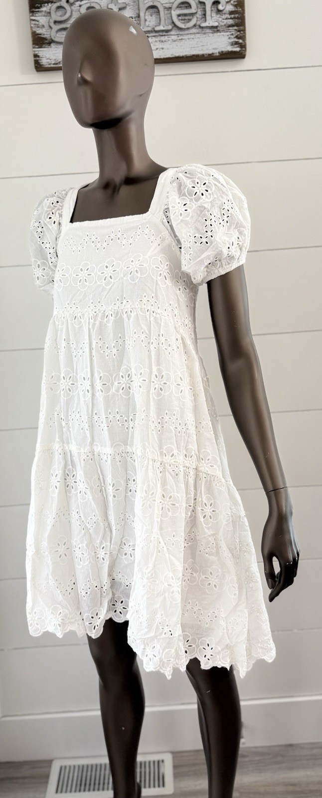 Amylyn Eyelet Summer Sun peasant dress Women’s Large New with tags