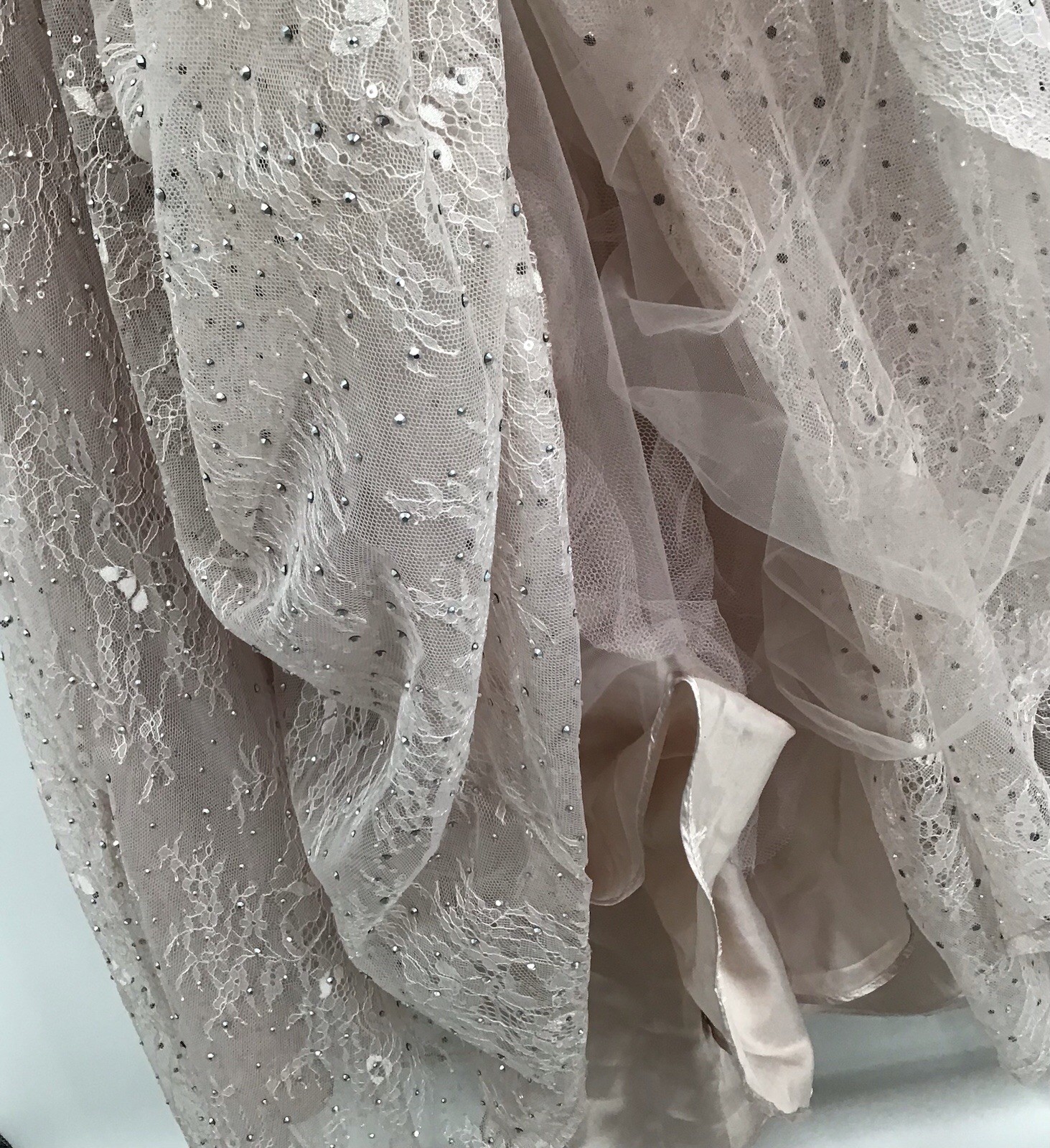 MAC DUGGAL NWT Feathered Lace Crystal Detailed Formal Wedding Gown Lilac Size 12