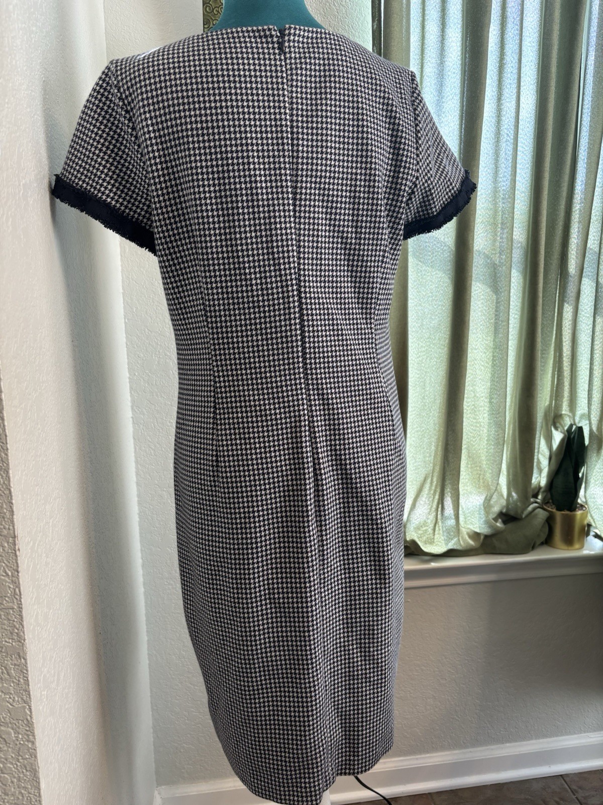 Talbots houndstooth navy blue & white sheath dress excellent condition