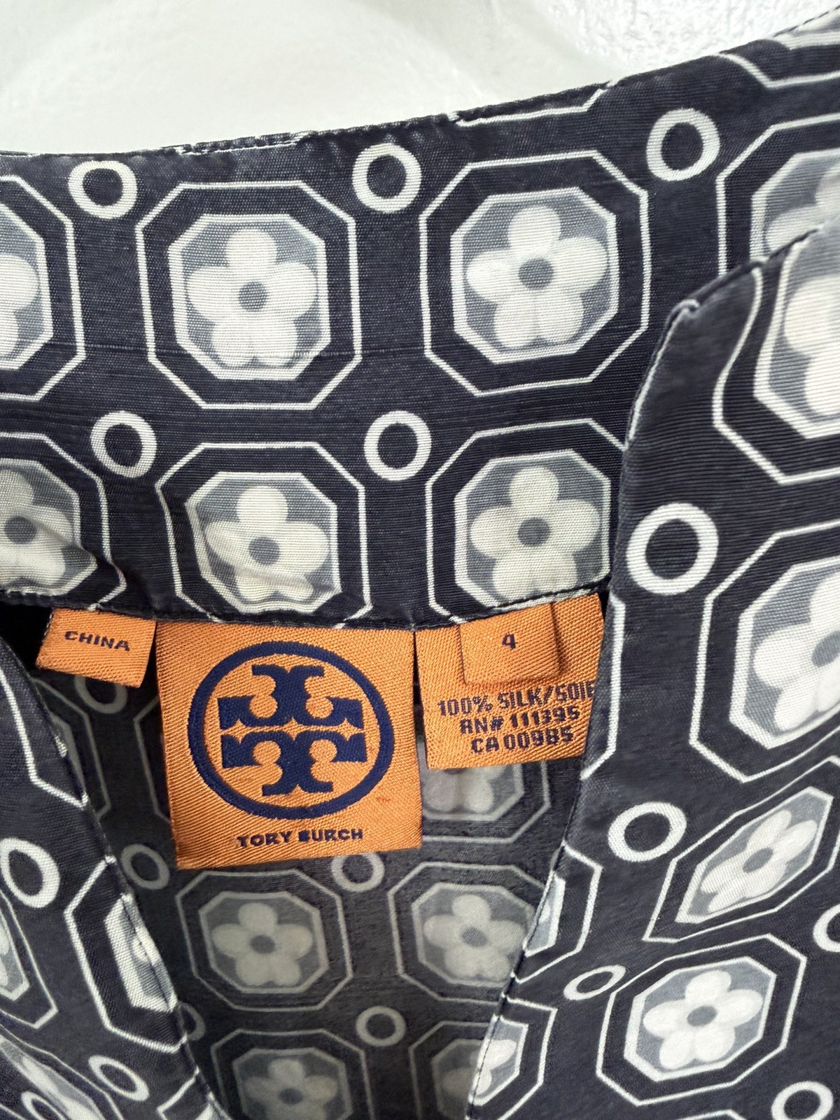 Tory Burch 100% Silk Gray White Geometric Tunic Dress Split Neck Women Shift 4
