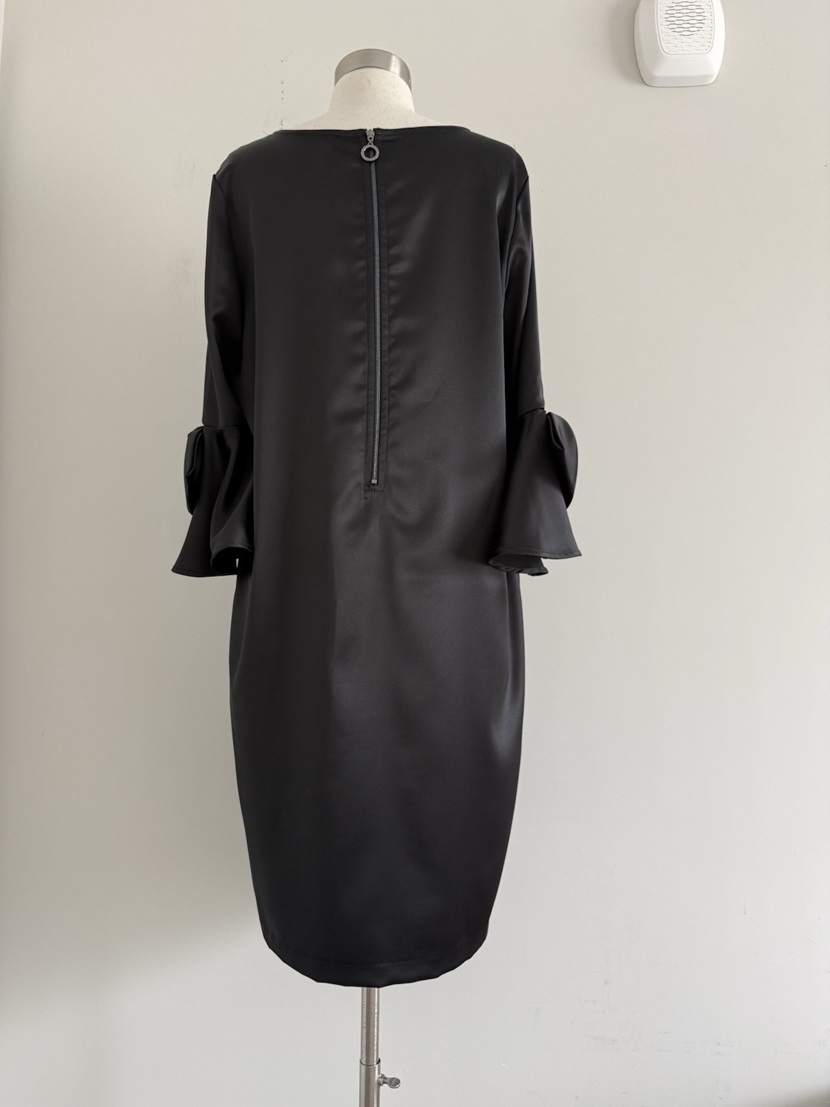 IC COLLECTION POLYESTER SPANDEX ZIP BACK CLOSURE SATIN DRESS SIZE L