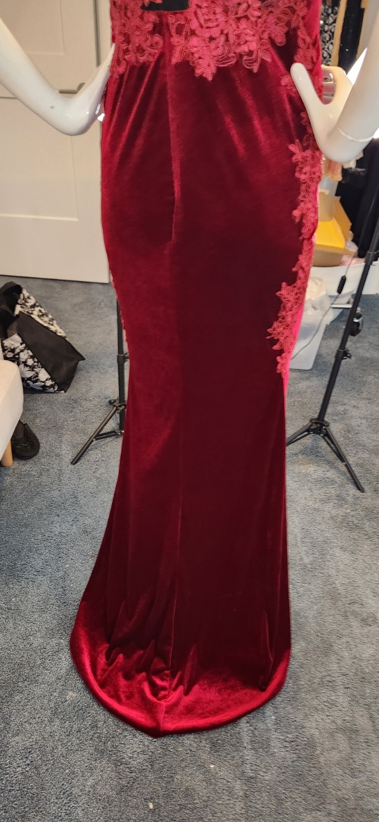 Red Carpet stretch velour dress with Chantilly and Alencon lace size S/M – NWT