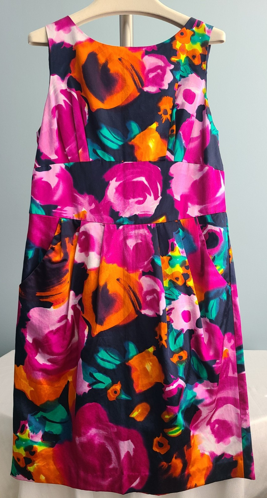 ST. JOHN Sleeveless Watercolor SATIN MIDI DRESS Size 12 Pink Black Silk Liner