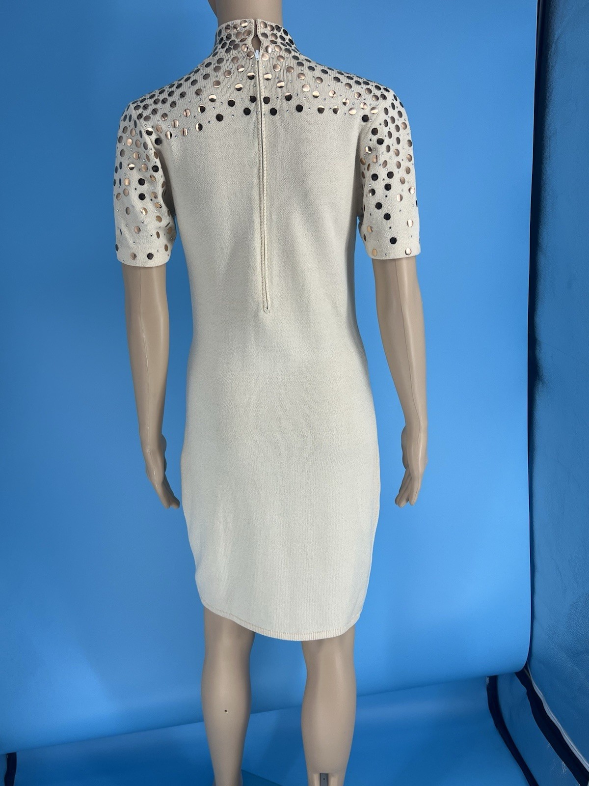 St. John Marie Gray Knit Ivory Gold Studded Sheath Dress Size: 4 Made in USA