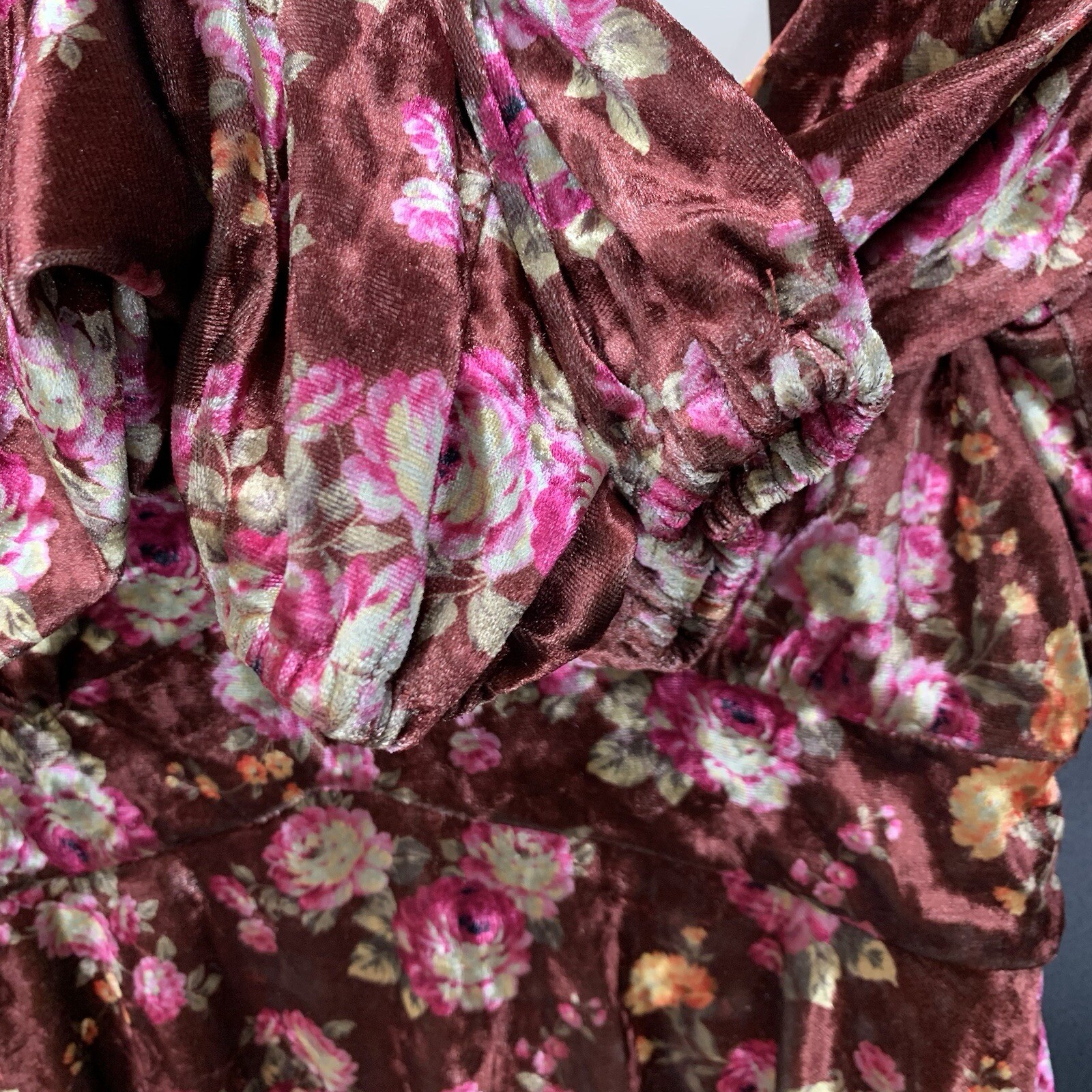 In-Loom Brown Velvet Rose Pattern V-Neck Long Sleeve Dress Women Size Small. E6