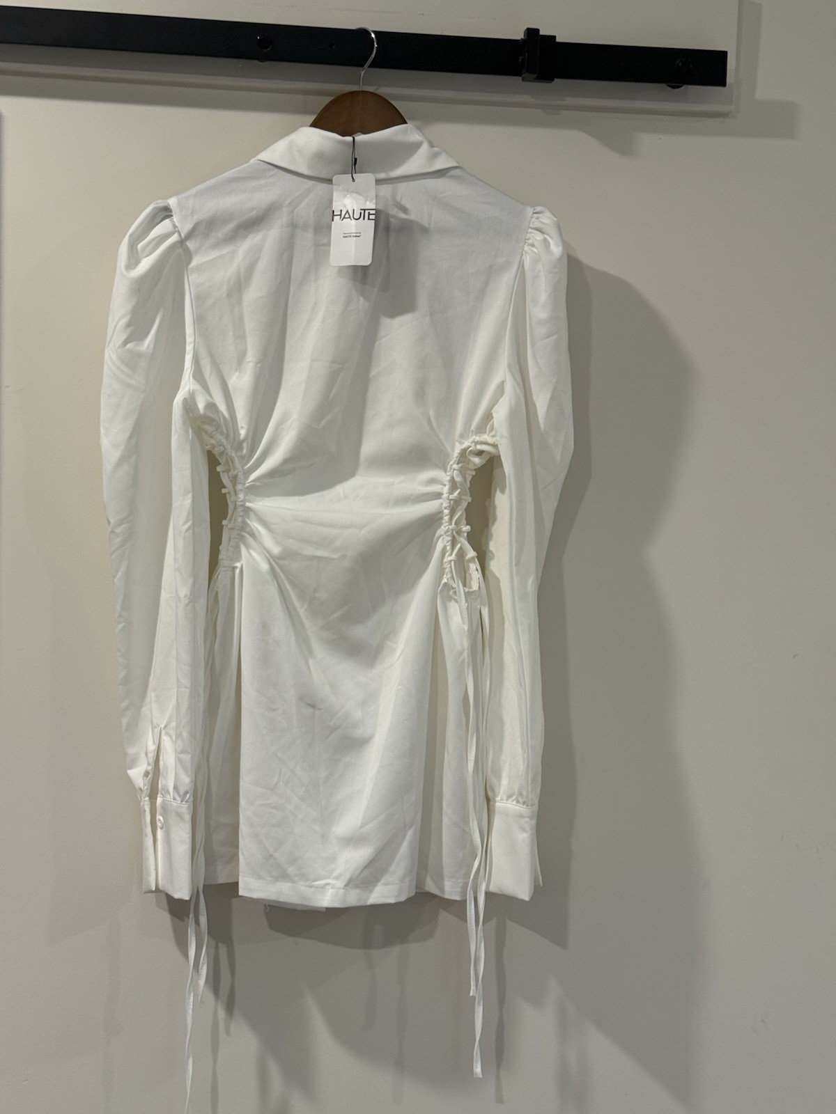 HAUTE Women’s White Collared Long Puff Sleeve Button Ruched Cut Out Mini L