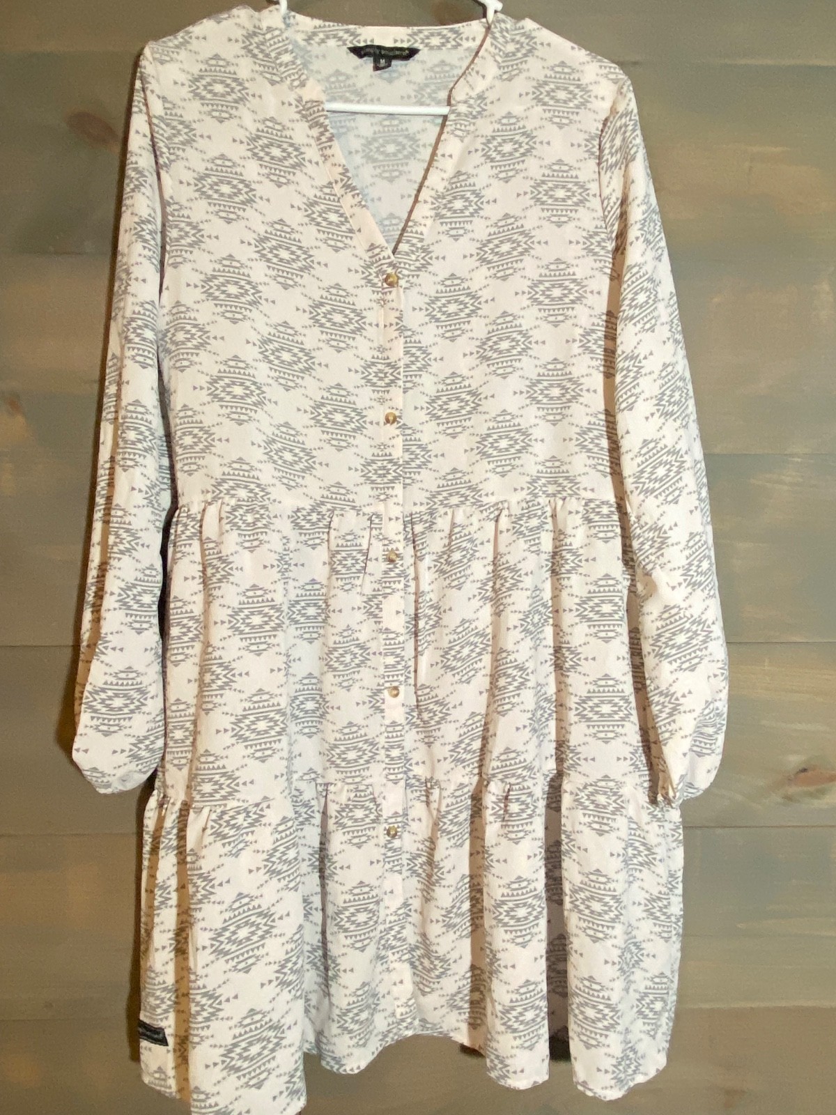 Simply Southern Women’s Sz M tier Baby Doll Dress Cream gray print button logo