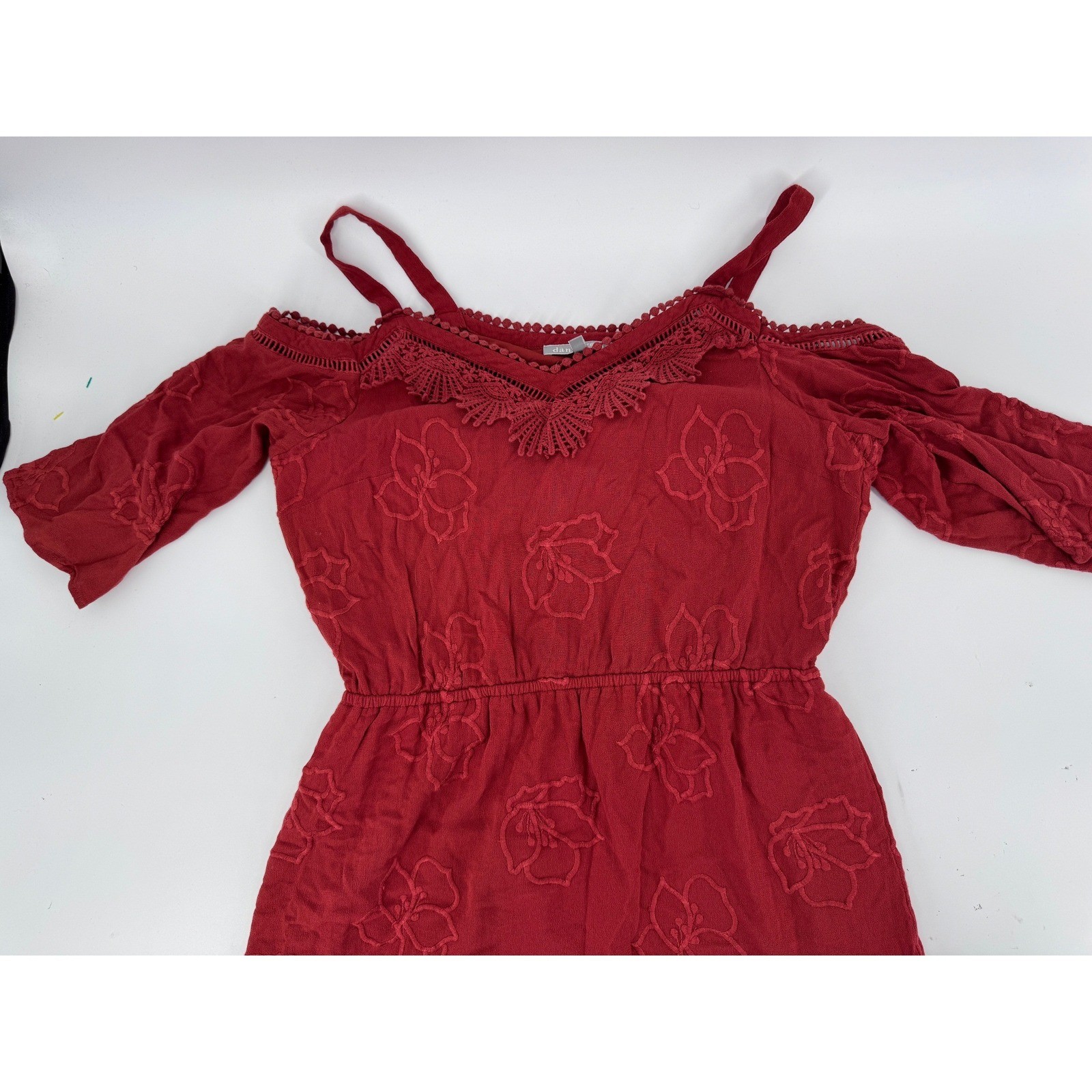 danielrainn red floral embroidered cold shoulder midi dress size M