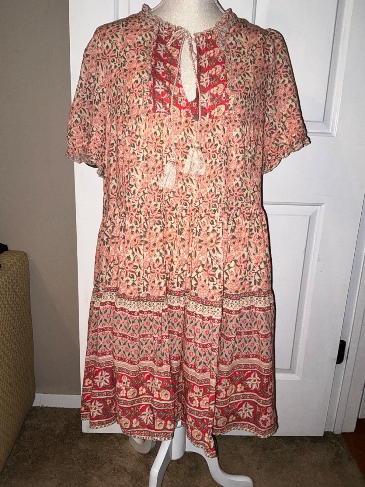 Sundance Coral Floral Size L Tiered Ruffle Short Sleeve V Neck/ Tie Lined Dress