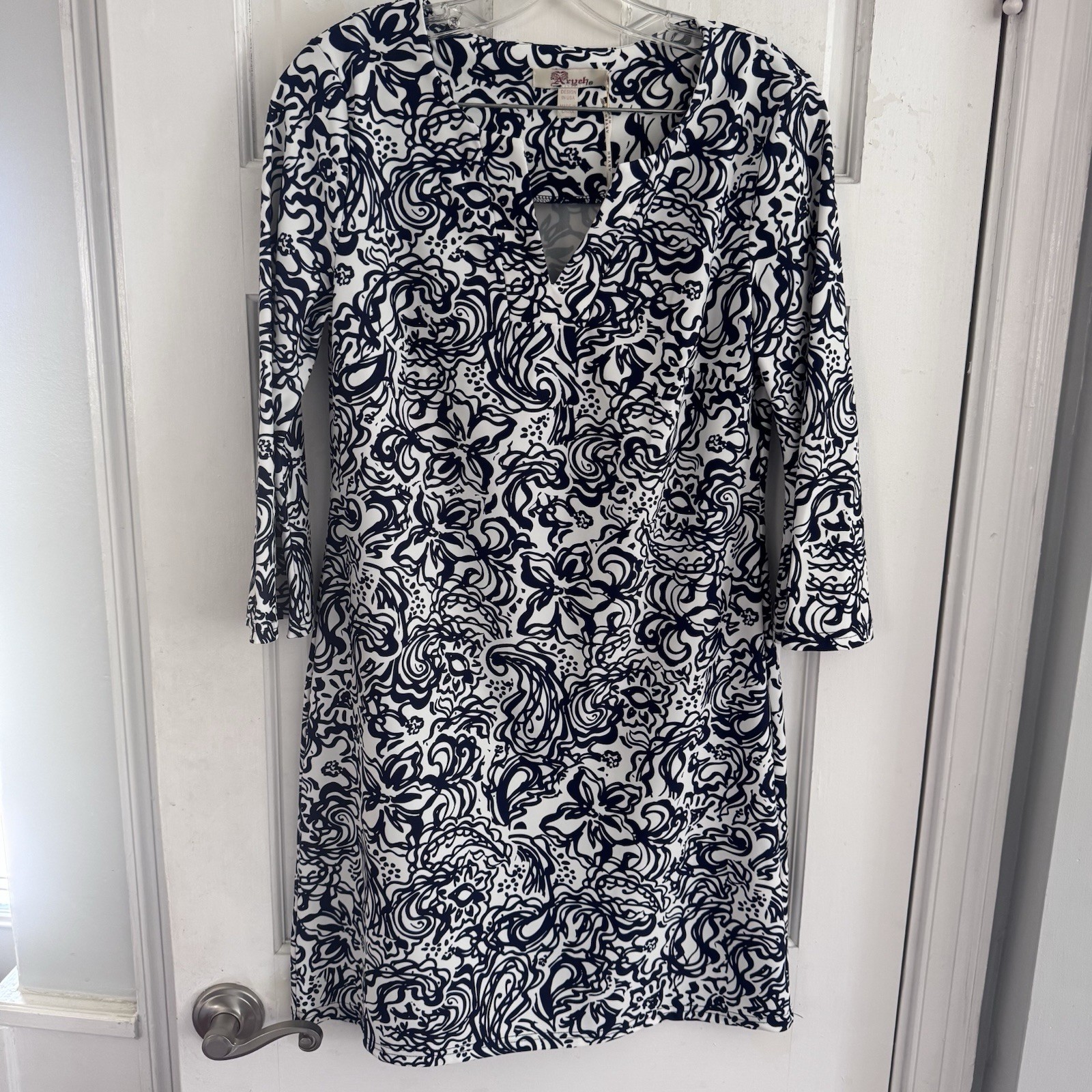 NWT’s Aryeh Navy White Floral Shift Dress M Resort Coastal Preppy 3/4 Sleeve
