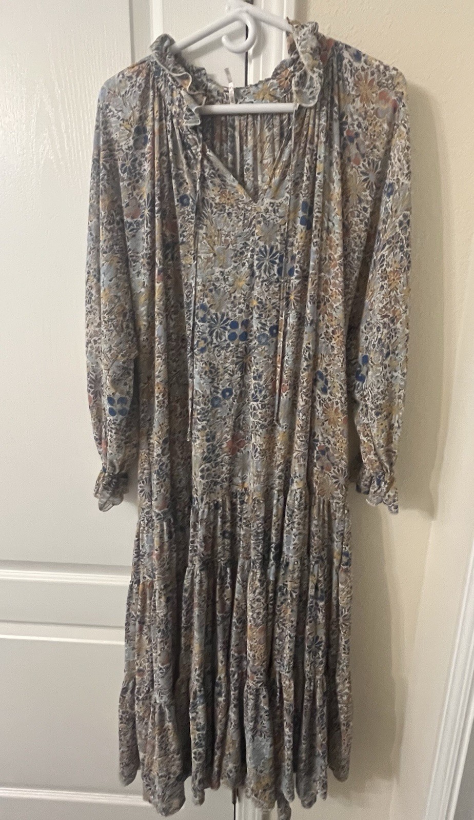 Free People Floral V-Neck Ruffle Smocked Cuff Midi Dress Chiffon XS Blue